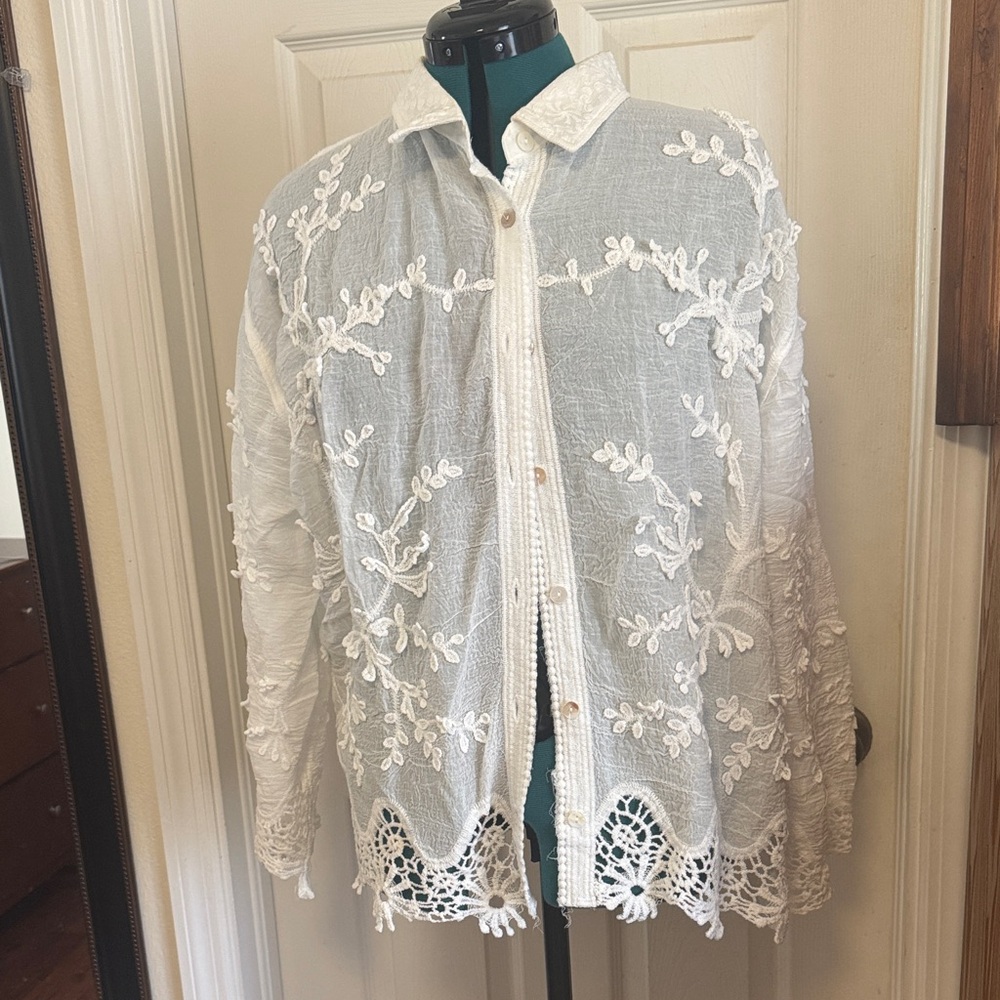 Chic White Embroidered Women's Blouse